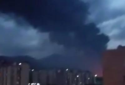 UDARNO: Ogromna eksplozija potresla Teheran! Prvi snimak sa lica mesta, crni dim prekrio nebo (VIDEO)