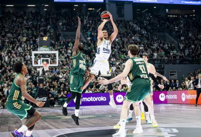 HAOS U ATINI: Boldvin LUDAČKIM KOŠEM uz ZVUK SIRENE srušio Panatinaikos (VIDEO)