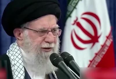 (FOTO) Udar na sam vrh Irana? Objavljeni satelitski snimci razorenog kompleks Hamneija u Teheranu, gust dim kulja iz rezidencije - kruže tvrdnje da su vrhovni vođa i predsednik hitno evakuisani