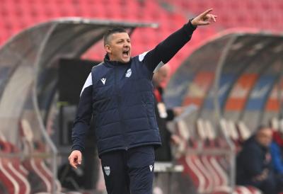 Bivši fudbaler Partizana na klupi Pazara popio petardu: Imao šta da kaže nakon debakla na Marakani