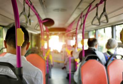 U ovoj evropskoj zemlji BUKA U JAVNOM PREVOZU NE TOLERIŠE! Putnik platio kaznu od 200 evra jer je preglasno pričao na telefon