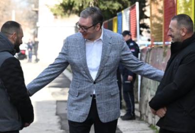 „Koliko sam mogao, bio sam uz njih“ Vučić sa roditeljima ubijene dece iz Dubone i Malog Orašja (FOTO)