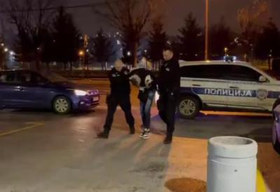 Pripremali krvoproliće? Sa lisicama na rukama i pognute glave sprovedeni  osumnjičeni za pokušaj ubistva u Novom Pazaru? (VIDEO)