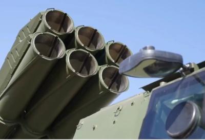 (VIDEO) Rusi predstavili novo oružje, već je na frontu: Serija najnovijeg višecevnog raketnog sistema neobičnog naziva sada je u Ukrajini