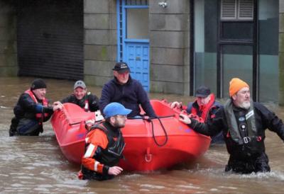 Oluja stigla do Španije i izazvala užasne posledice: Dve osobe stradale, država sprovodi na hiljade evakuacija - Zatvoreni putevi zbog bezbednosti građana (VIDEO)
