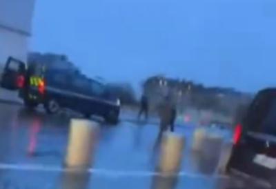 Napao žandarmeriju tokom ceremonije: Izvadio nož, pa došlo do pucnjave kod Trijumfalne kapije - Sve blokirano (VIDEO)