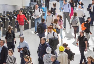 Ne cvetaju ni njima ruže: Britanci rade više nego ikad, a plate i standard stagniraju decenijama