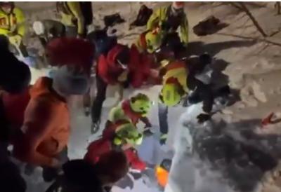 Najmanje dvoje poginulo: Spasioci izvlačili skijaše nakon lavine, strahuje se da ima još mrtvih (VIDEO)