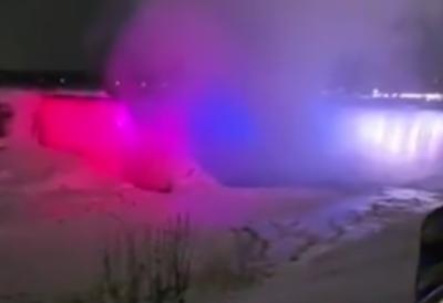 NIJAGARINI VODOPADI U BOJAMA SRPSKE ZASTAVE! Upriličen spektakl za Dan državnosti: Pogledajte kako je to izgledalo! (VIDEO)