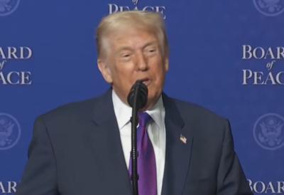 Tramp pomenuo Kosovo na samitu Odbora za mir, pa poručio Osmanijevoj : Ako ne bude išlo, pozovite i rešićemo