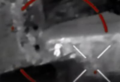 UZNEMIRUJUĆE! Prvi snimak borbe ruskog vojnika sa ukrajinskim robotom: Potresne scene pokazale svu brutalnost ratovanja