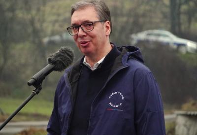 "PO 20.000 DINARA OD DRŽAVE" Vučić tokom obilaska fabrike "Jumko" saopštio lepe vesti