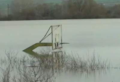 Pukla brana - ceo grad u opasnosti od poplava: Voda progutala hiljade hektara - situacija izmiče kontroli?