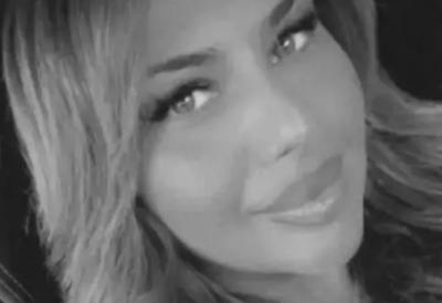 Oglasio se uplakani otac sa groba svoje ćerke - u suzama zbog smrti poznate pevačice stradale u nesreći