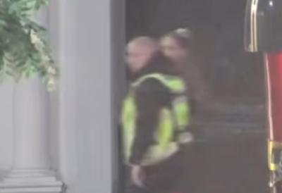 Obezbeđenje hitno izvelo Aneli Ahmić iz Bele kuće - evo o čemu je reč (VIDEO)