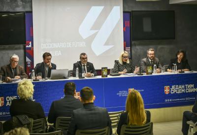 Predstavljen špansko-srpski fudbalski rečnik: Direktor ACG, gospodin Nebojša Žugić, ističe značaj sporta, jezika i kulture za decu u projektu "Moje pravo da biram sport"