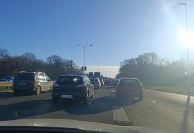 Kolaps u Beogradu: Grad blokiran u svim smerovima, najgore kod Zmaja ka Nišu