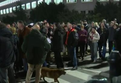JOŠ JEDAN SRAMAN POTEZ BLOKADERA U NOVOM SADU Pokušavaju da unište svečanu manifestaciju Matice srpske: Autobusima ih dovoze ispred SNP