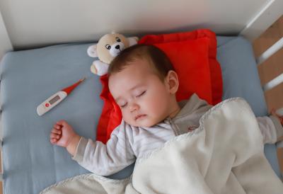 Bebe masovno obolele nakon konzumacije adaptiranog mleka: Desetine roditelja prijavilo simptome, hitno povučeno 14 vrsta formula