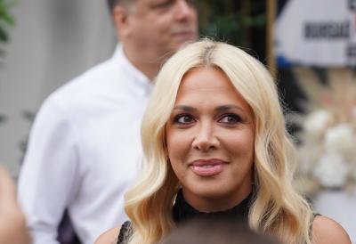 Milica Todorović kao od majke rođena: Pevačica pozirala POTPUNO naga, jedan detalj svima zapao za oko!