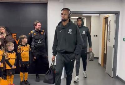 Sramota fudbalera Čelsija: Vidite kako su se ponašali PRED DECOM! A mališani su bili presrećni... (VIDEO)