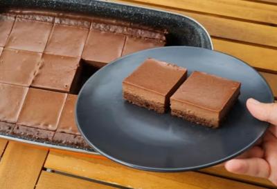 NAJLEPŠI ČOKOLADNI KOLAČ ikada: Bečke kocke sa savršenom čoko-glazurom - mekane, sočne i neodoljive, nestaju sa stola za tren