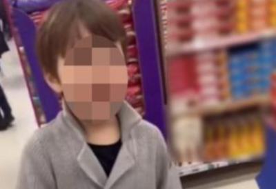 "Ovo je tužno" Dečak ugledao keks iz Srbije, pa izgovorio strašne reči: Skandalozan snimak podstiče na razmišljanje (VIDEO)