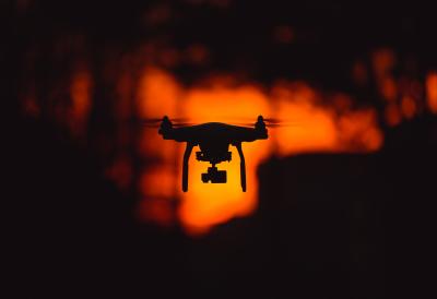 Nemilosrdni napad dronom usmrtio osmoro dece: Porodice bežale od sukoba pa se ne našle na zlokobnoj meti, više od 20 mrtvih - lekari pozvali na 