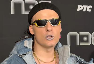 Muškarac našminkan, a na glavi... On je otkrio dramu na RTS tokom večeri, a sad sve objasnio