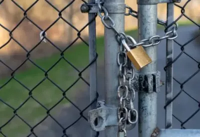 Kraj jedne ere: Čuvena fabrika iz doba SFRJ srušena i pretvorena u gomilu šuta, simbol industrijske moći doživeo tragičan kraj