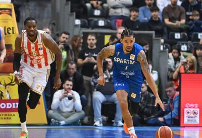 ZVEZDA SE MUČILA TRI ČETVRTINE, ALI USPELA DA SE PLASIRA U FINALE KUPA RADIVOJA KORAĆA: Crveno-beli serijom 22:0 prelomili Spartak