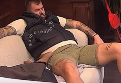 Šok pred kamerama: Aneli krenula Janjušu da masira nogu, a onda prešla na međunožje, zabezeknuti gledaoci je urnisali u komentarima