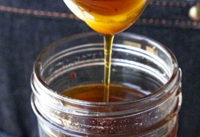 LJUTI MED je najtraženiji recept 2025.godine! Čini ČUDA za probavu, pomaže kod PREHLADA, a evo kako da ga NAPRAVITE SAMI kod kuće