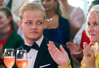 Sin norveške princeze hladan kao led na početku suđenja za zlokobna dela: Negirao krivicu a ime njegove majke među Epstajnovim dokumentima - ako se dokaže krivim preti mu zatvor više od decenije