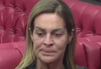 Milena Kačavenda sama na stubu srama, izašla iz Bele kuće - niko u kući ne želi ni reč da progovori sa njom (VIDEO)