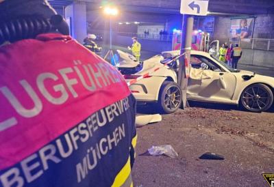 Srbin (33) stradao u jezivoj nesreći u Minhenu: Vozač izgubio kontrolu nad vozilom, pa se u punoj brzini zakucao u banderu - potresni prizori na licu mesta (FOTO)