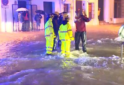 (VIDEO) Poljoprivrednici u beznađu, šteta višemilionska a od najgoreg se tek strahuje: Razorna oluja potopila sve pred sobom, na hiljade evakuisanih u strahu - dramatični prizori sa lica mesta