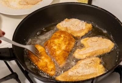 OPASNOST IZ KUHINJE: Ovo posuđe ispušta OTROVNE MATERIJE čim se zagreje - ako ga imate, ODMAH ga izbacite iz upotrebe