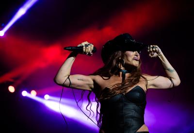 BALKANSKA DIVA POKORILA SKOPLJE: Senidah zapalila "Jane Sandanski", na redu je novosadski SPENS!