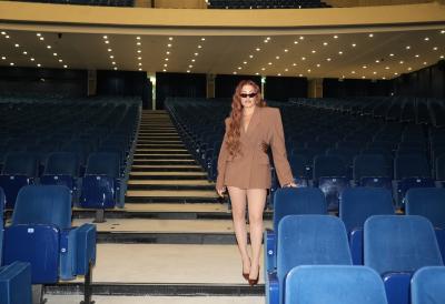 Svi gledali u njen prst: Senidah ponela neobičan komad nakita - niko ga ne nosi ovako