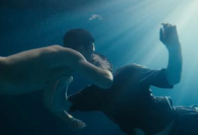 (VIDEO) Skandal na nacionalnoj televiziji: Gej poljubac u tinejdž seriji emitovan u udarnom terminu - čitav Balkan izgoreo zbog ove scene