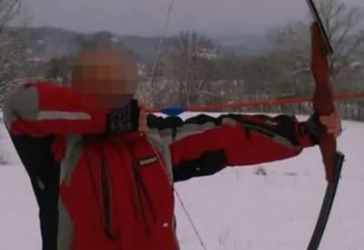 Samostrelom usmrtio suprugu! Ovo je ubica (56) iz Kraljeva: Vatrogasac u penziji ranio i majku, pa presudio sebi