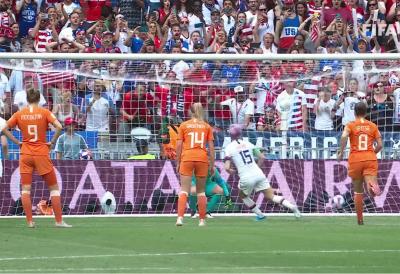 "Žena ima širu karlicu i stvorena je da rađa decu - a fudbal nije za široke karlice" Ikona francuskog sporta bez dlake na jeziku