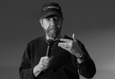 Čak Noris trenirao sa prijateljem, a onda je hospitalizovan: Poznati šta je glumac radio pre smrti