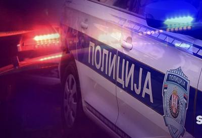 Panika u prodavnici na Bežanijskoj kosi: Muškarac nožem nasrnuo na kupce - policija na licu mesta