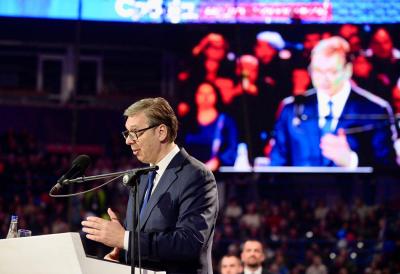 "NIKADA VIŠE NEĆETE MOĆI DA SE TAKO PONAŠATE!" Vučić okupio kandidate na izborima na bini, pa im poručio: "Menjaćemo i vas ukoliko ne budete slušali narod!"