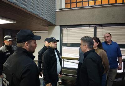 Sumna se na ogroman propust dekana i prodekana: Policija ušla na Filozofski fakultet, pripadnici UKP po nalogu VJT došli u ustanovu nakon smrti devojke u Beogradu koja je pala sa petog sprata