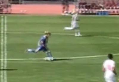 EVO KAKO SMO SRUŠILI ENGLEZE: Nesuđeni igrač Zvezde postigao evrogol sa pola terena (VIDEO)