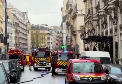 (VIDEO) Veliki požar izbio u čuvenom hotelu u centru glavnog grada: Najmanje 400 ljudi evakuisano, ima povređenih - oko 100 vatrogasaca se bori sa vatrenom stihijom
