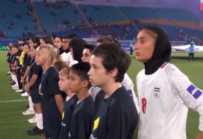 Iranke odbile da pevaju himnu u znak protesta protiv režima (VIDEO)